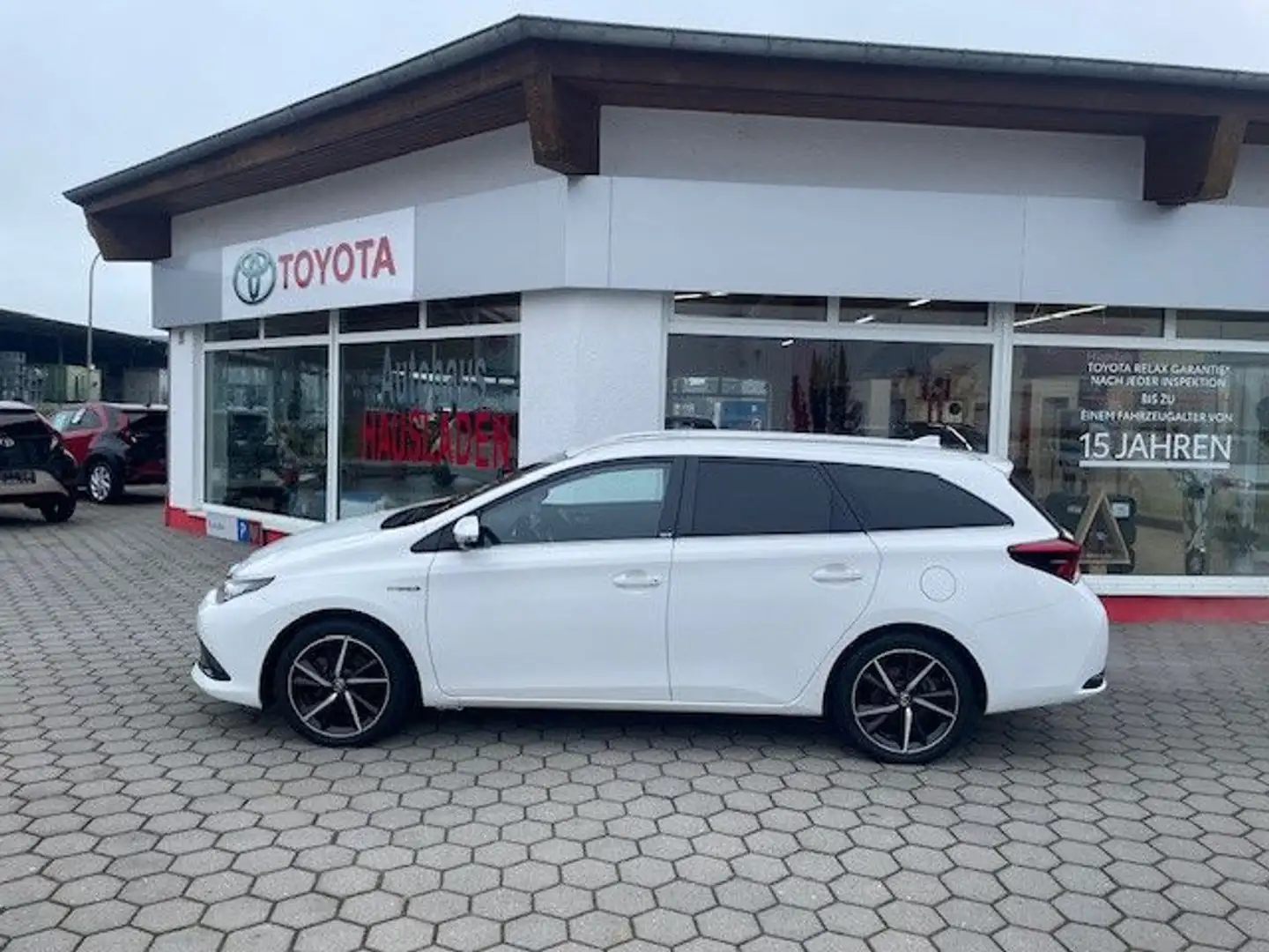 Toyota Auris Touring Sports Hybrid Edition-S+ Weiß - 2