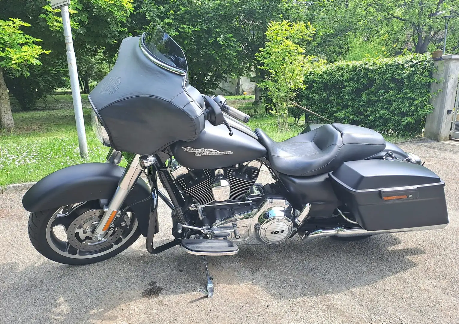 Harley-Davidson Street Glide FLHX crna - 1