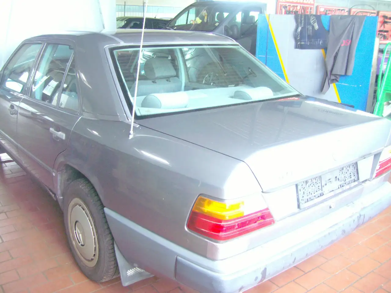 Mercedes-Benz E 230 Oldtimer, foto 3