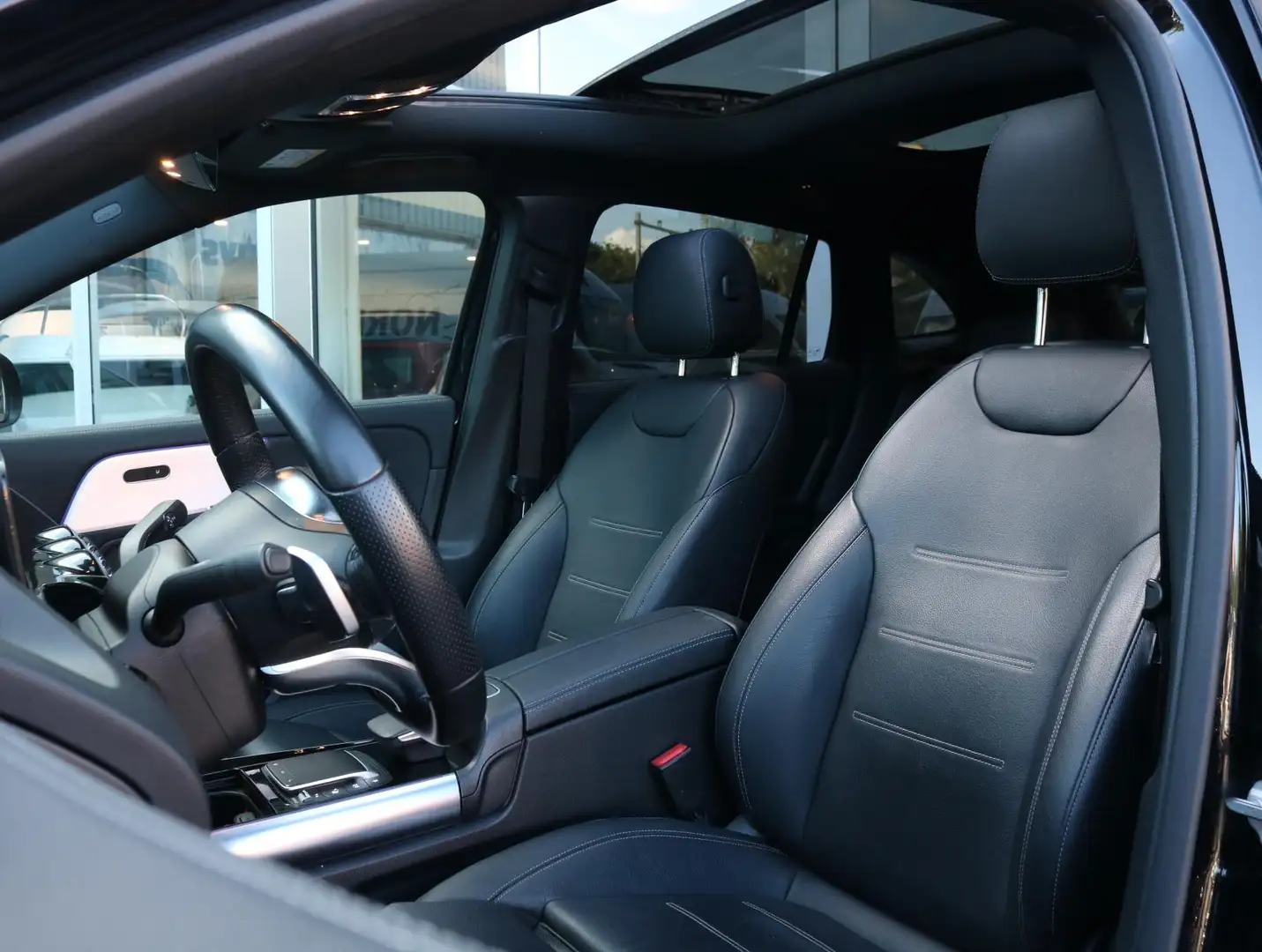Mercedes-Benz GLA 250 e AMG Line | Panoramadak | Widescreen Zwart - 2