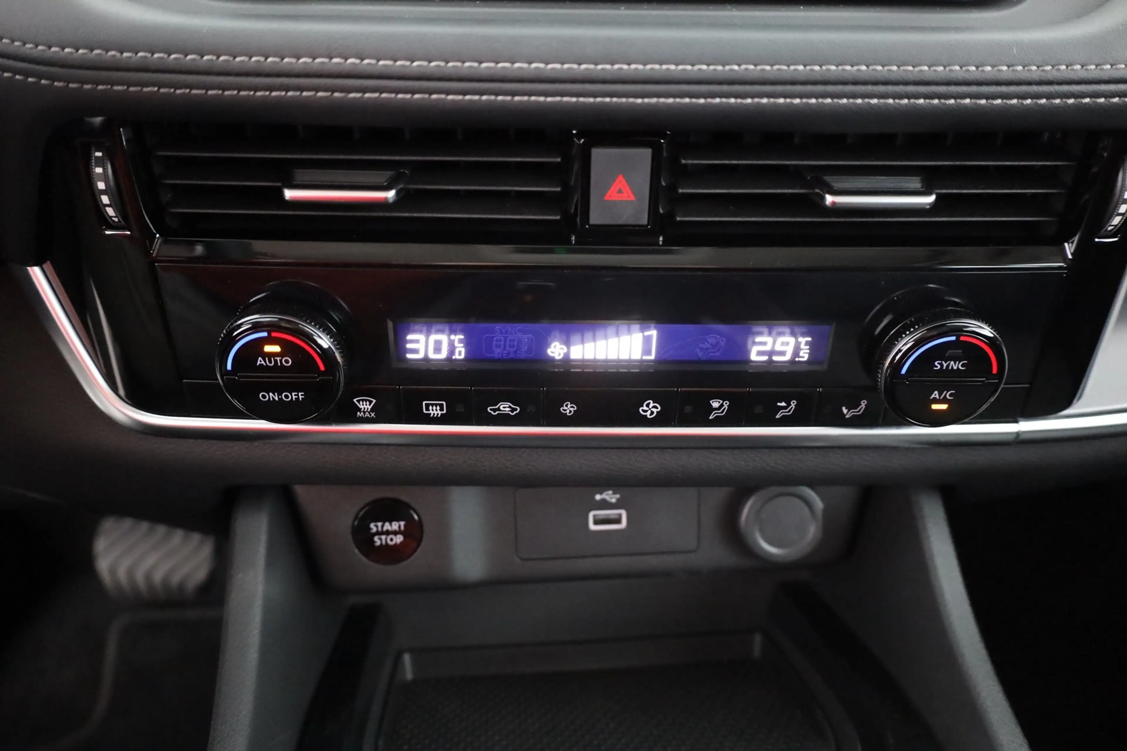 Nissan X-Trail 1.5 M-Hybrid Visia DCT LED ACC Totwinkel — photo 12