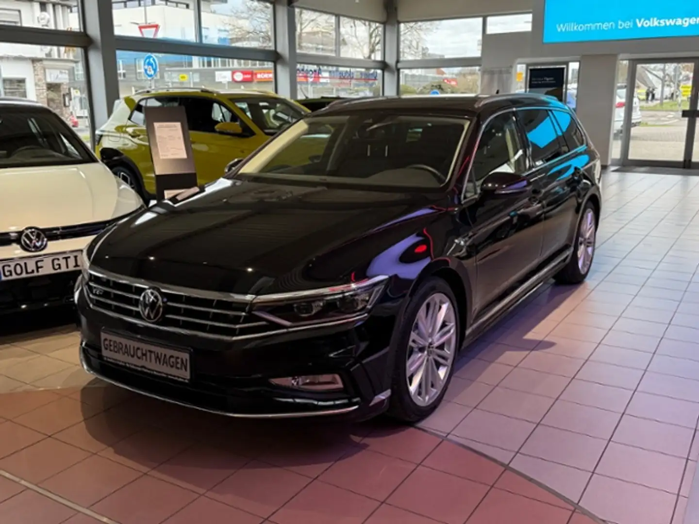 Volkswagen Passat Variant 2.0 TSI Elegance RFK STHZG Matrix Zwart - 2