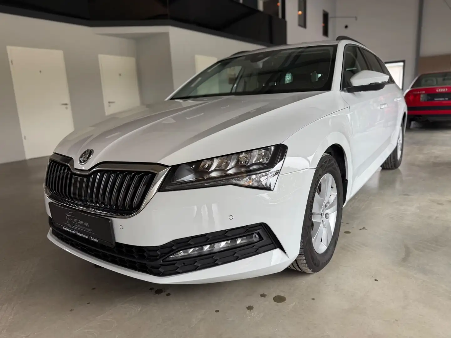 Skoda Superb Combi 2.0 TDI Ambition LED/ACC/SHZ/Navi Weiß - 1