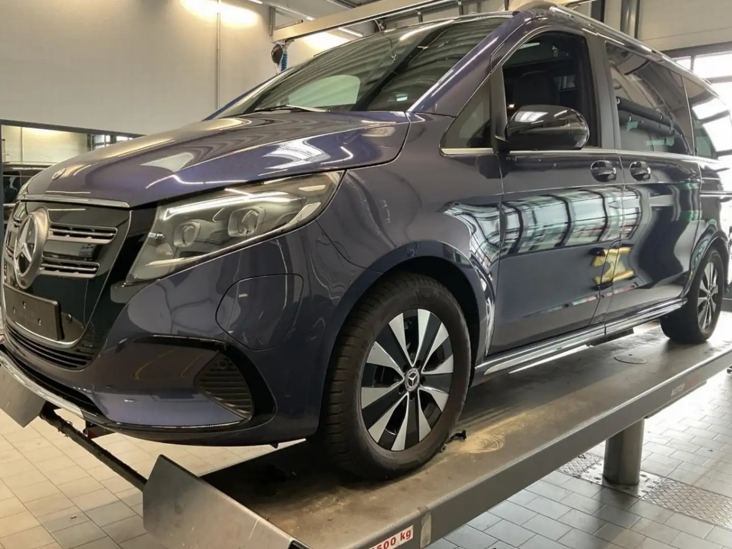 Mercedes-Benz EQV 300 L Facelift AVANTGA Pano DISTRO 360° MLED Bleu - 2