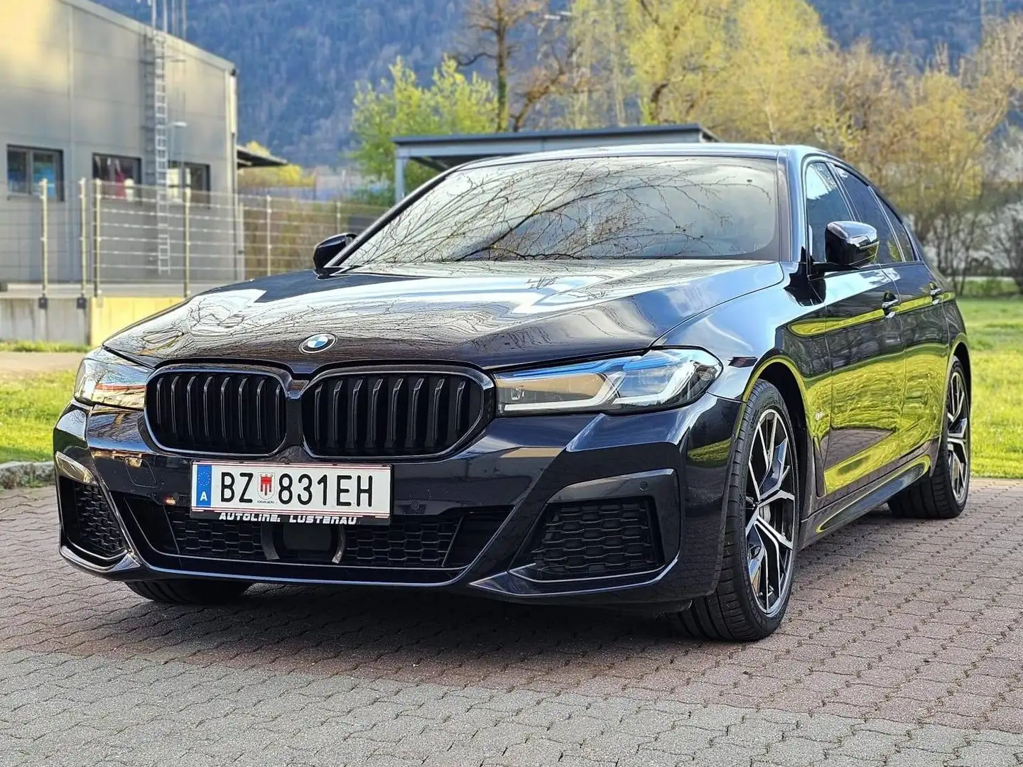 BMW 530 530d xDrive 48 V Aut. Schwarz - 1