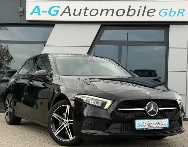 Mercedes-Benz A 220 Automatik Night Paket Sportsitze 18"LM