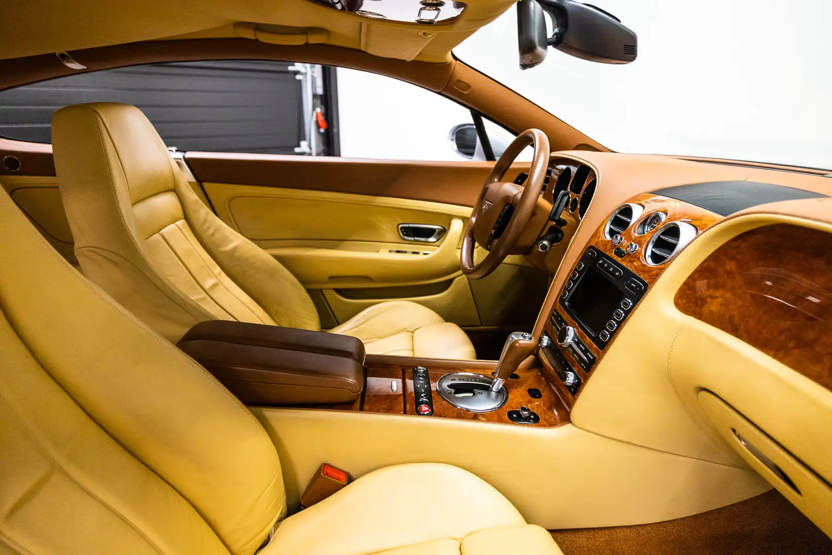 Bentley Continental GT 6.0 W12 Btw auto, Fiscale waarde € 22.000,- (€ 37. Stříbrná - 2