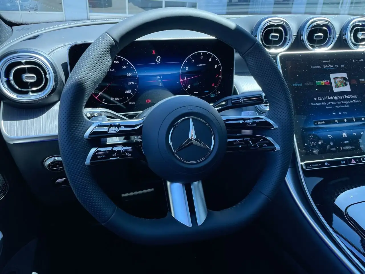 Mercedes-Benz GLC снимка Mercedes-Benz GLC
