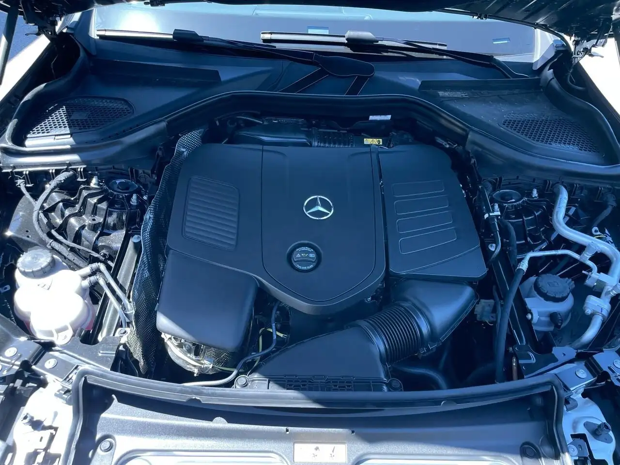 Mercedes-Benz GLC снимка Mercedes-Benz GLC