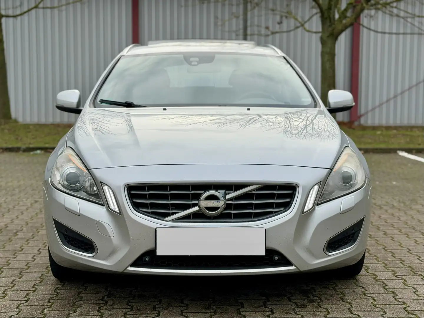 Volvo V60 D5 Geartronic Summum Grau - 1