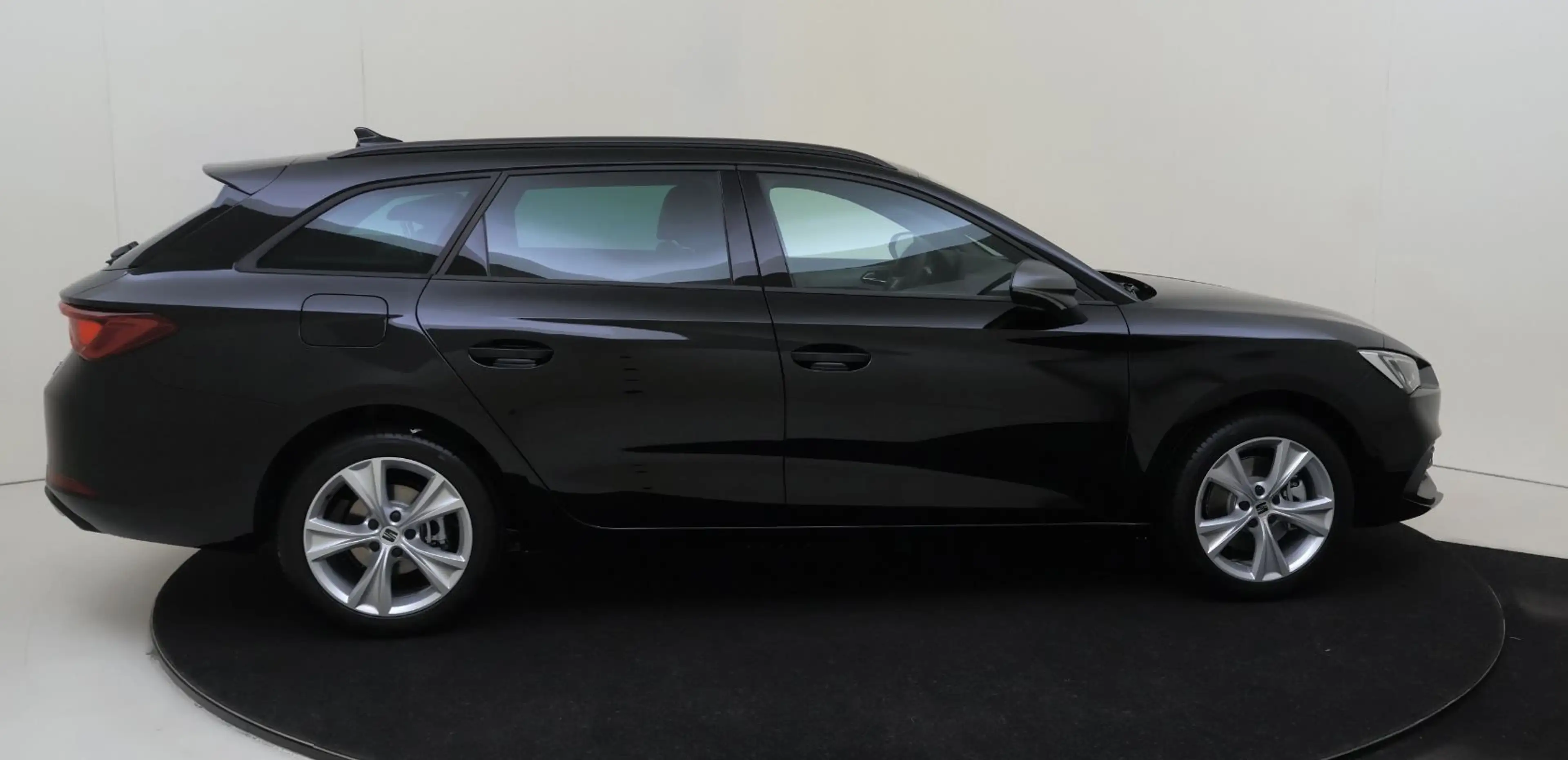 SEAT Leon e-Hybrid Sportstourer 1.5 TSI FR Business — photo 10
