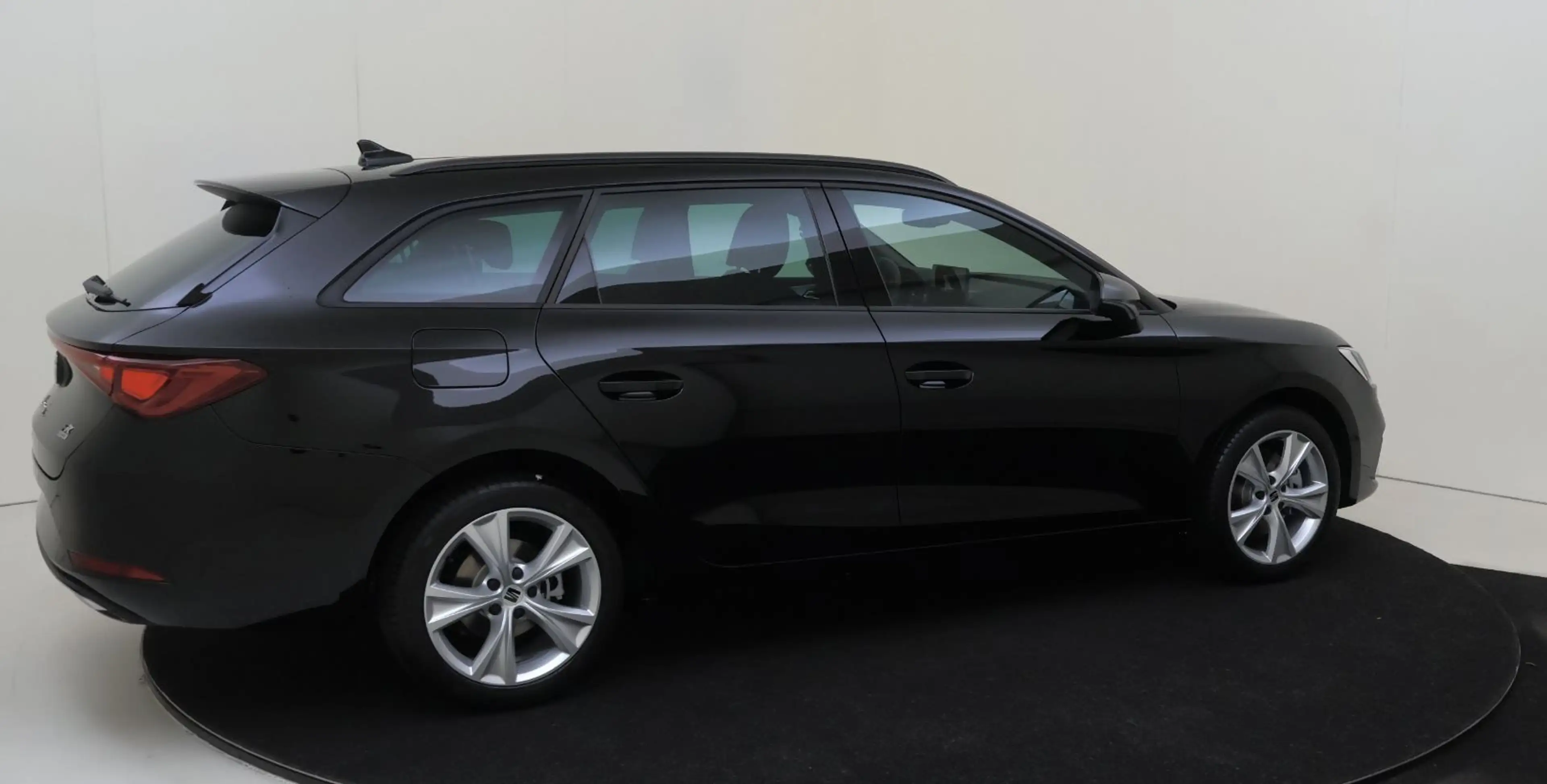 SEAT Leon e-Hybrid Sportstourer 1.5 TSI FR Business — photo 9