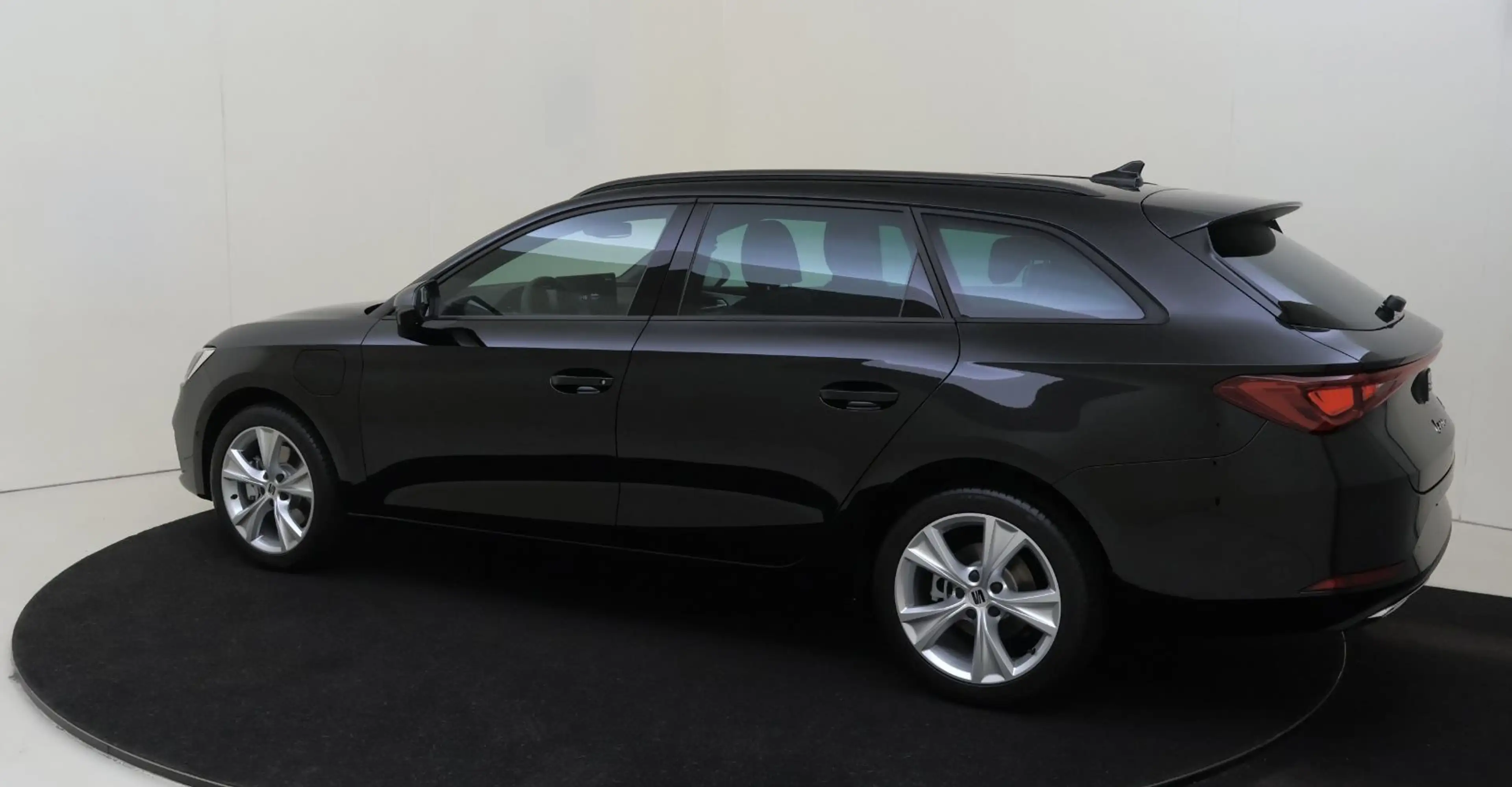 SEAT Leon e-Hybrid Sportstourer 1.5 TSI FR Business — photo 5