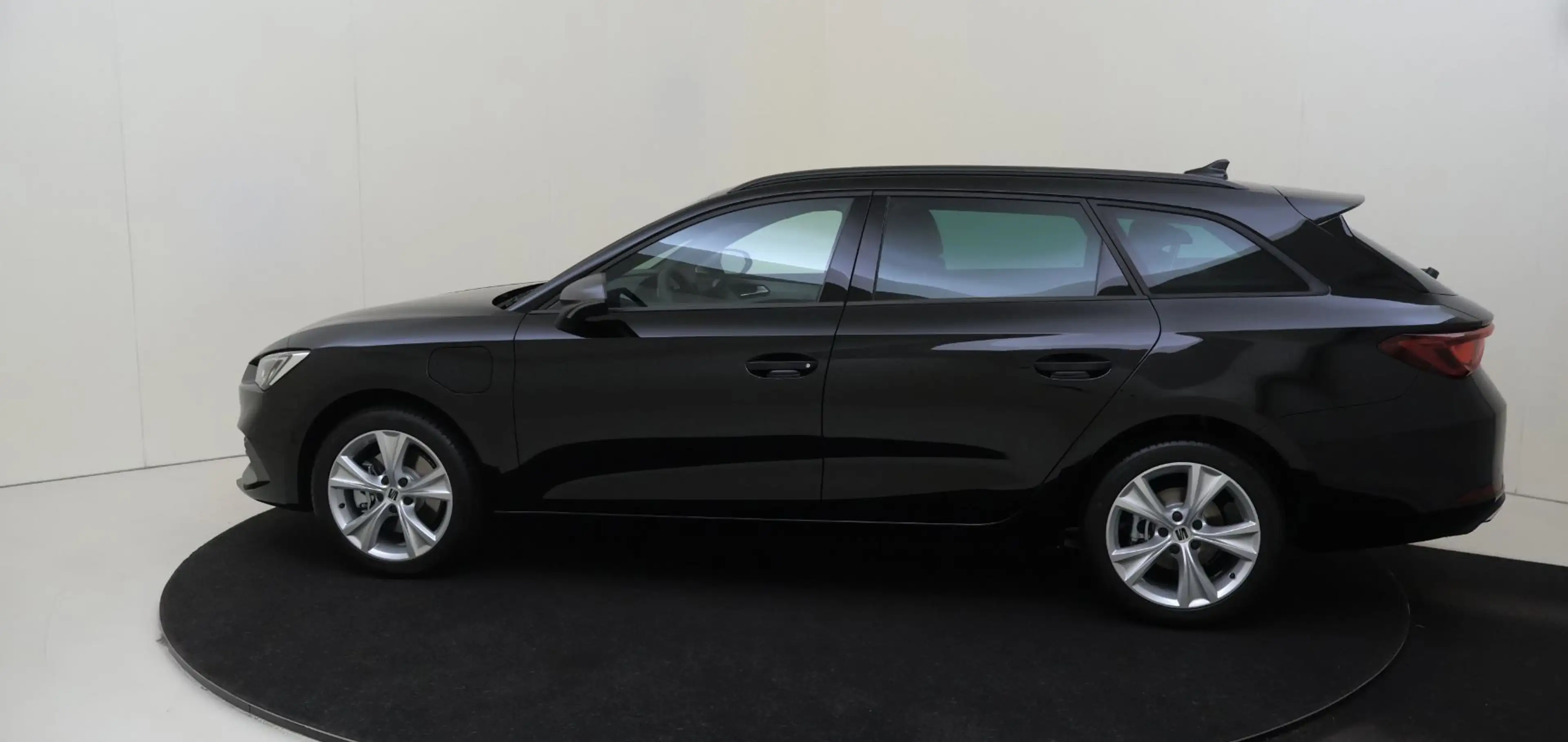 SEAT Leon e-Hybrid Sportstourer 1.5 TSI FR Business — photo 4