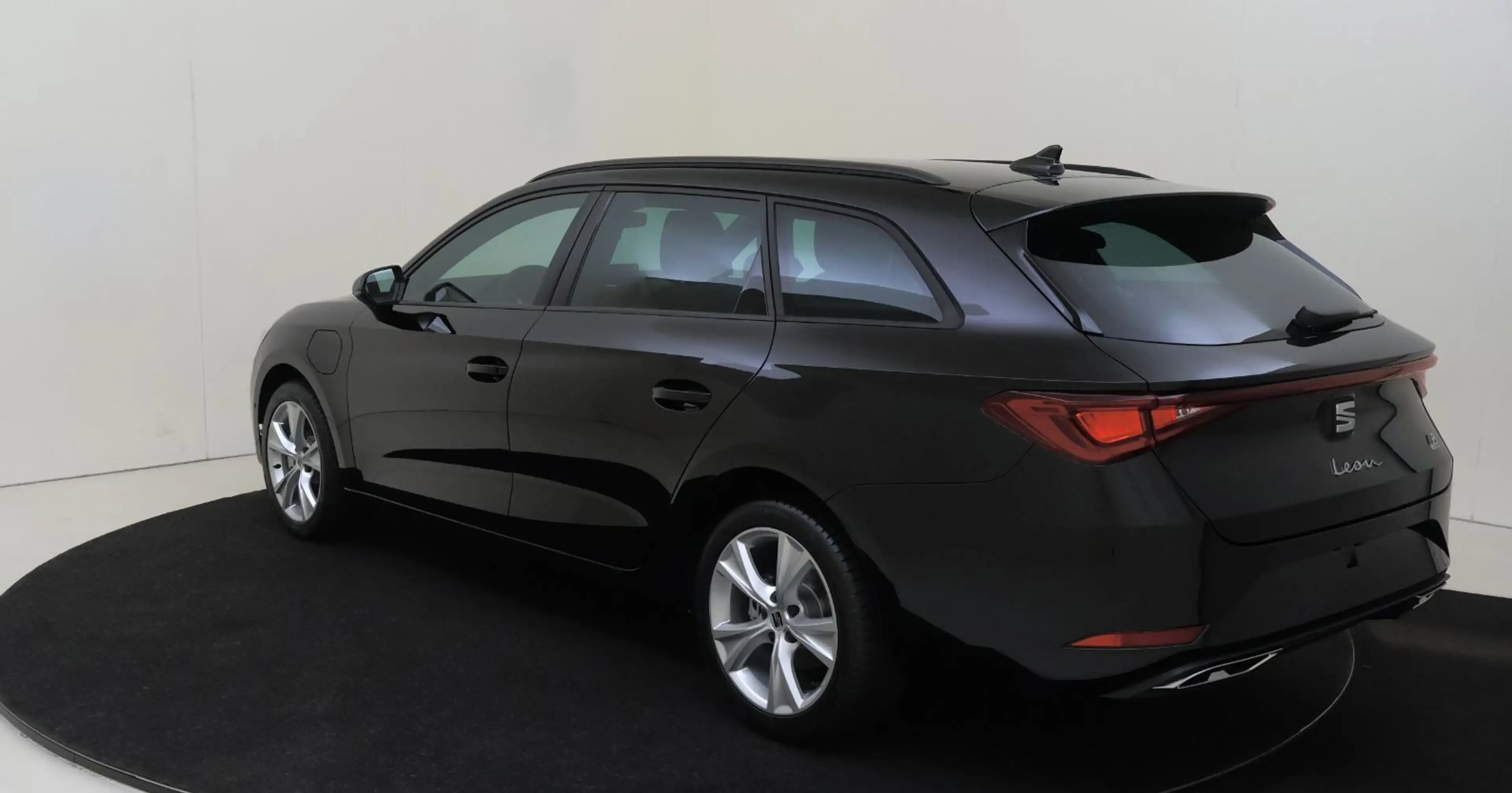 SEAT Leon e-Hybrid Sportstourer 1.5 TSI FR Business — photo 6