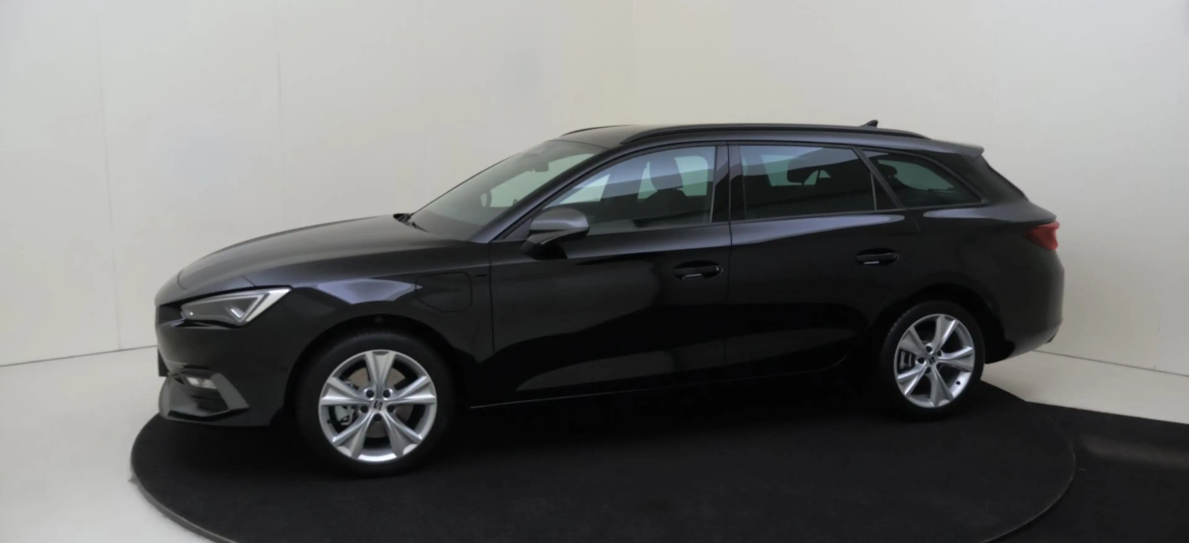 SEAT Leon e-Hybrid Sportstourer 1.5 TSI FR Business — photo 3