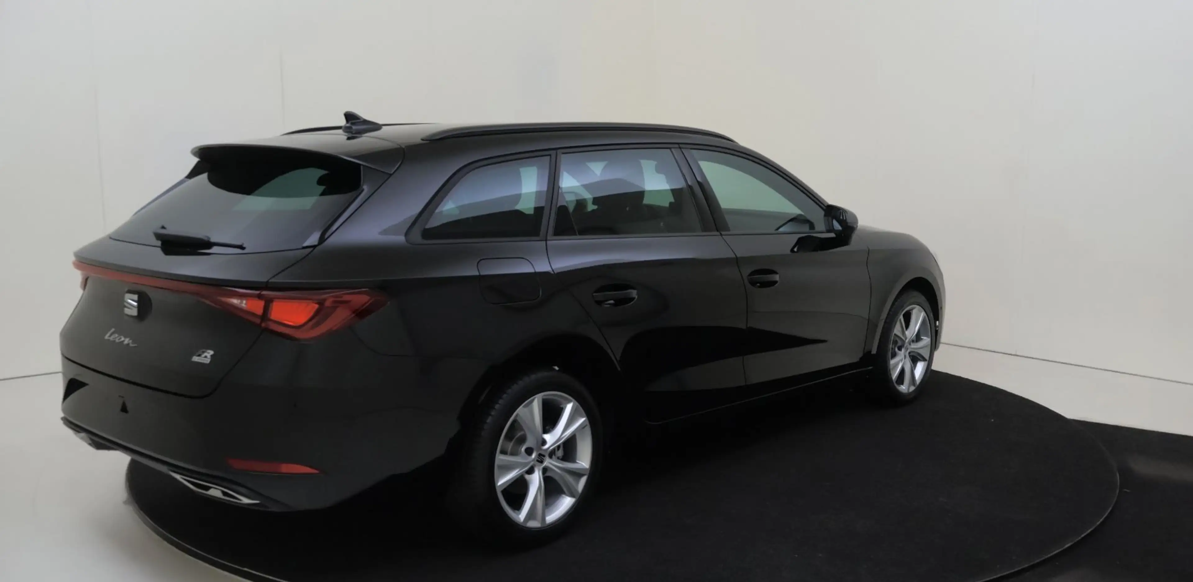 SEAT Leon e-Hybrid Sportstourer 1.5 TSI FR Business — photo 8
