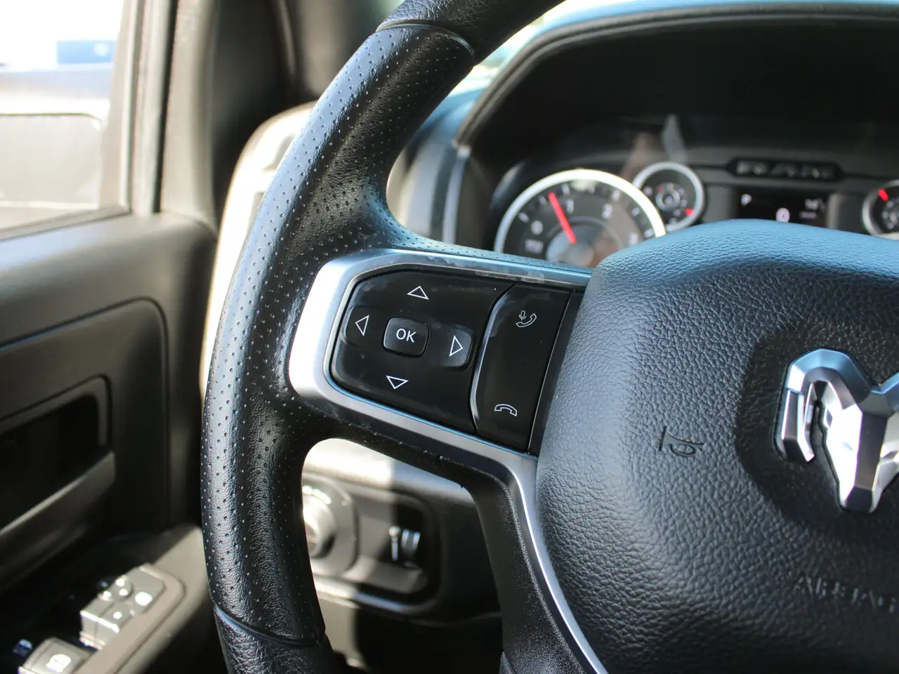 RAM 2500 снимка RAM 2500