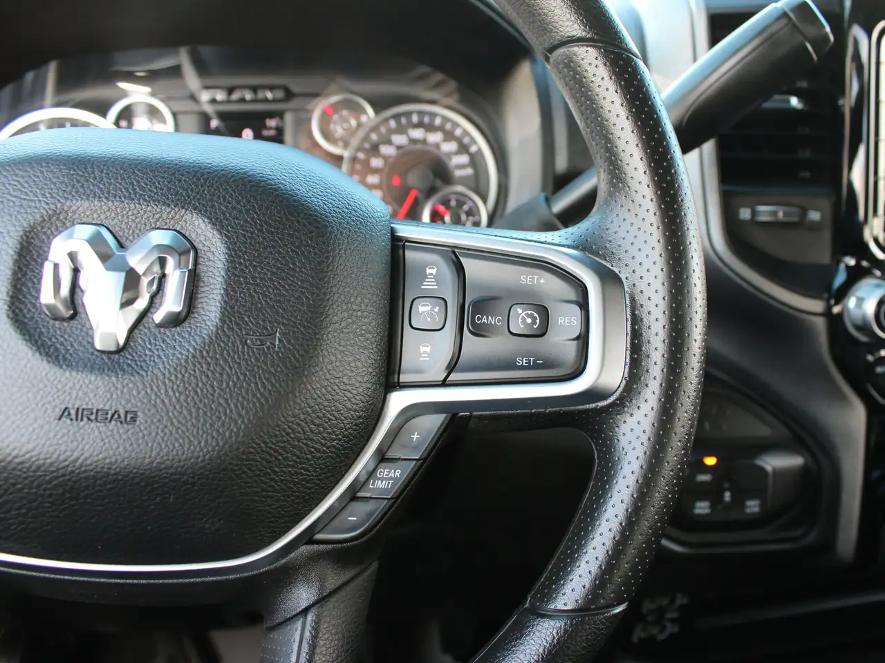 RAM 2500 снимка RAM 2500