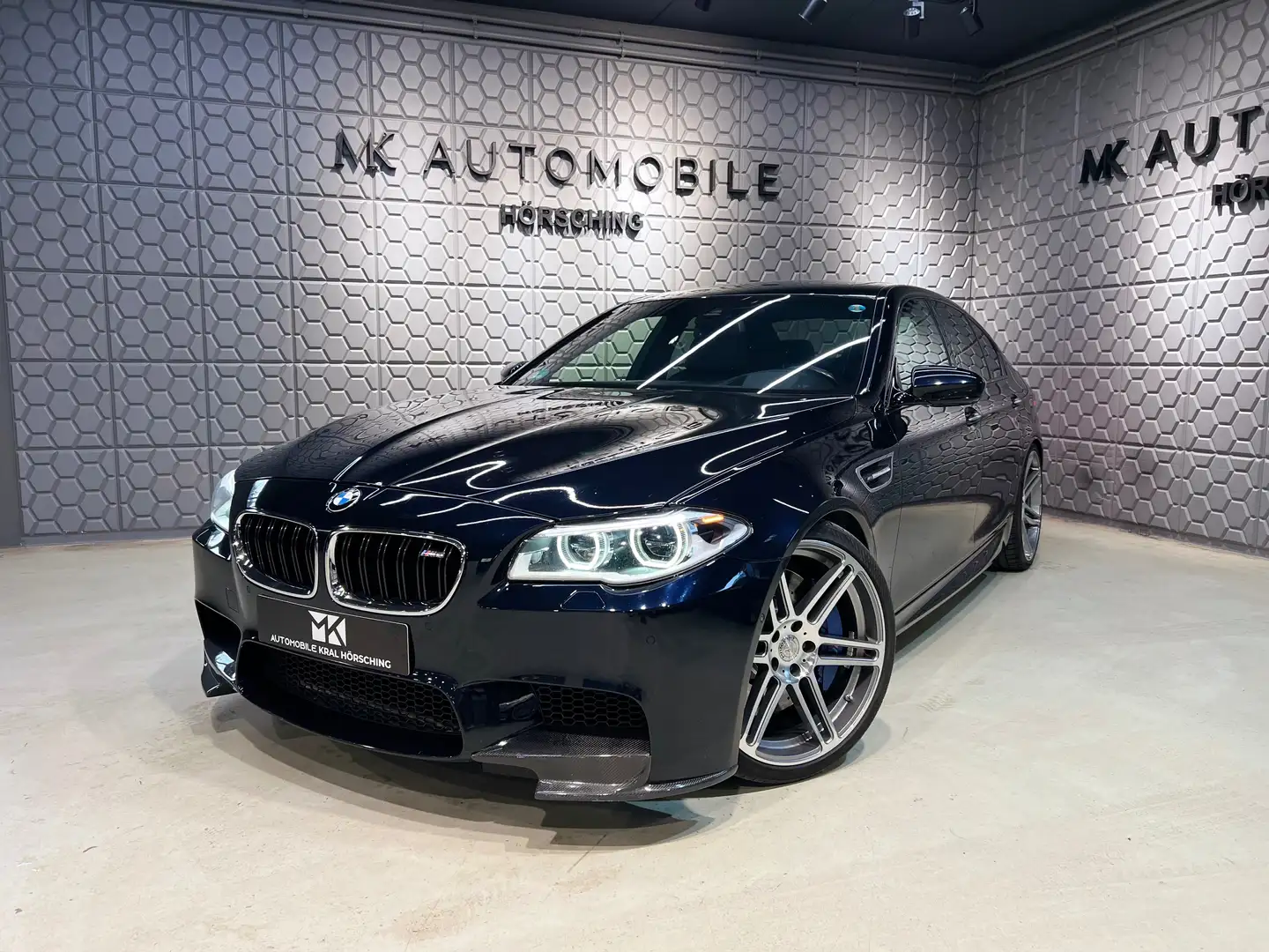 BMW M5 *MEMORY*VOLLEDER MERINO*SCHIEBEDACH*SOFT CLOSE* Schwarz - 1
