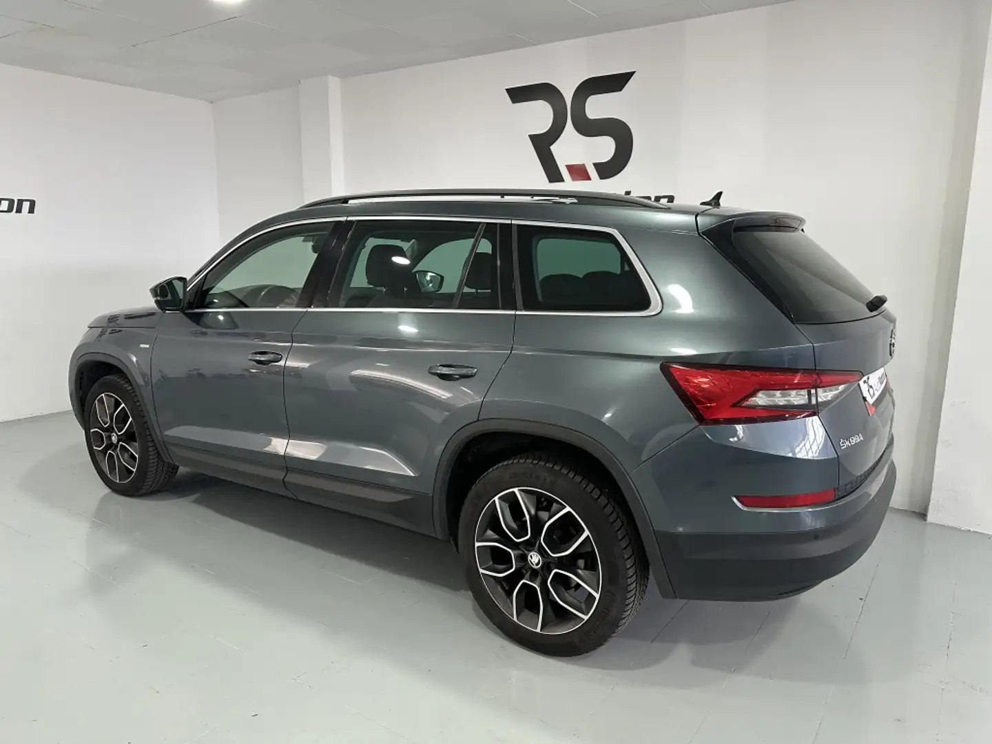 Skoda Kodiaq 2.0TDI AB tech L&K 4x4 DSG 110kW Plateado - 2