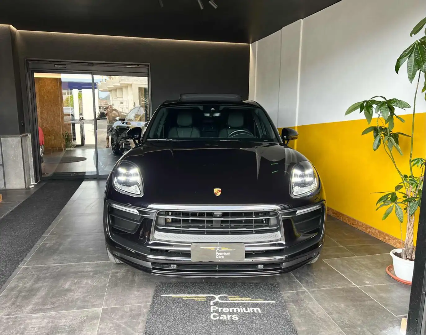 Porsche Macan 2.0 PDK Ita UniPro Tetto KmCertif. Nero - 1