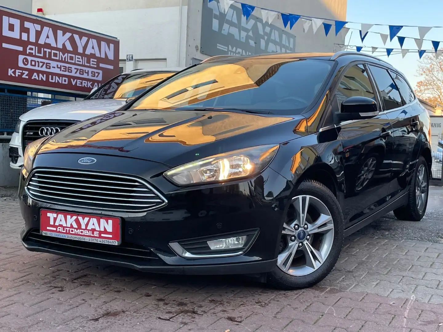 Ford Focus Turnier Titanium Schwarz - 2
