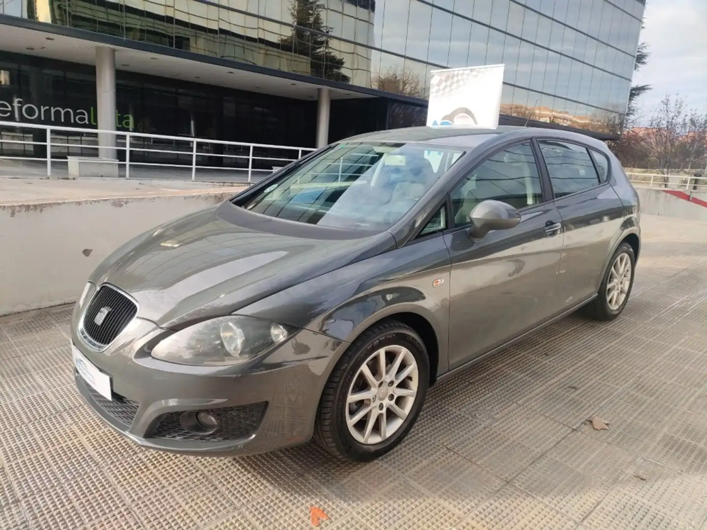 SEAT Leon 1.6TDI CR Style Zilver - 2