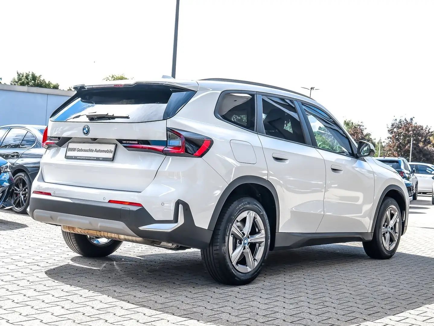 BMW X1 xDrive30e HUD AHK RFK NAVI Standh. LED DAB Weiß - 2