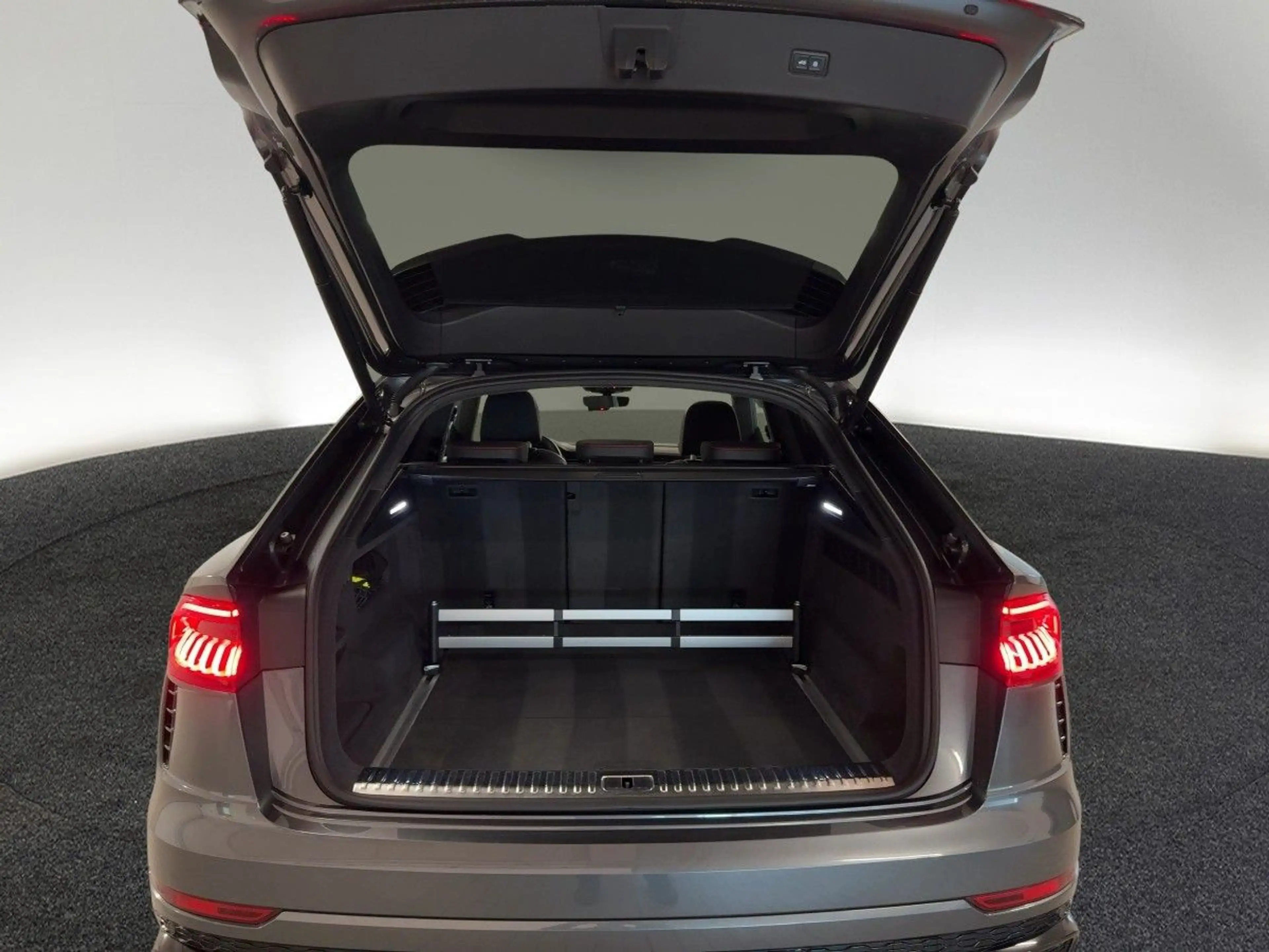 Audi RS Q8 tiptr. AHK PANO HUD STDHZG 360°K NACHTS — photo 9