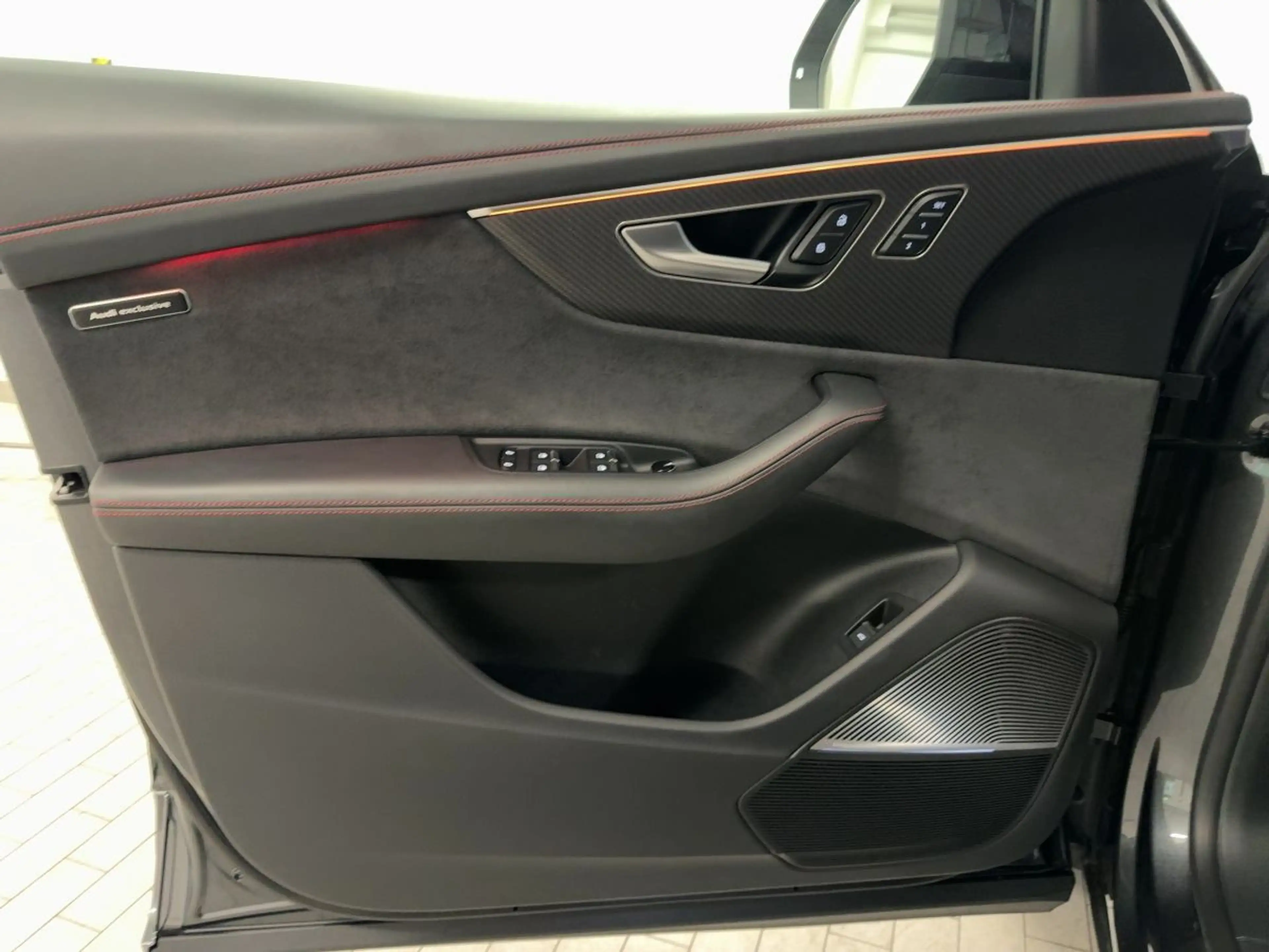 Audi RS Q8 tiptr. AHK PANO HUD STDHZG 360°K NACHTS — photo 17