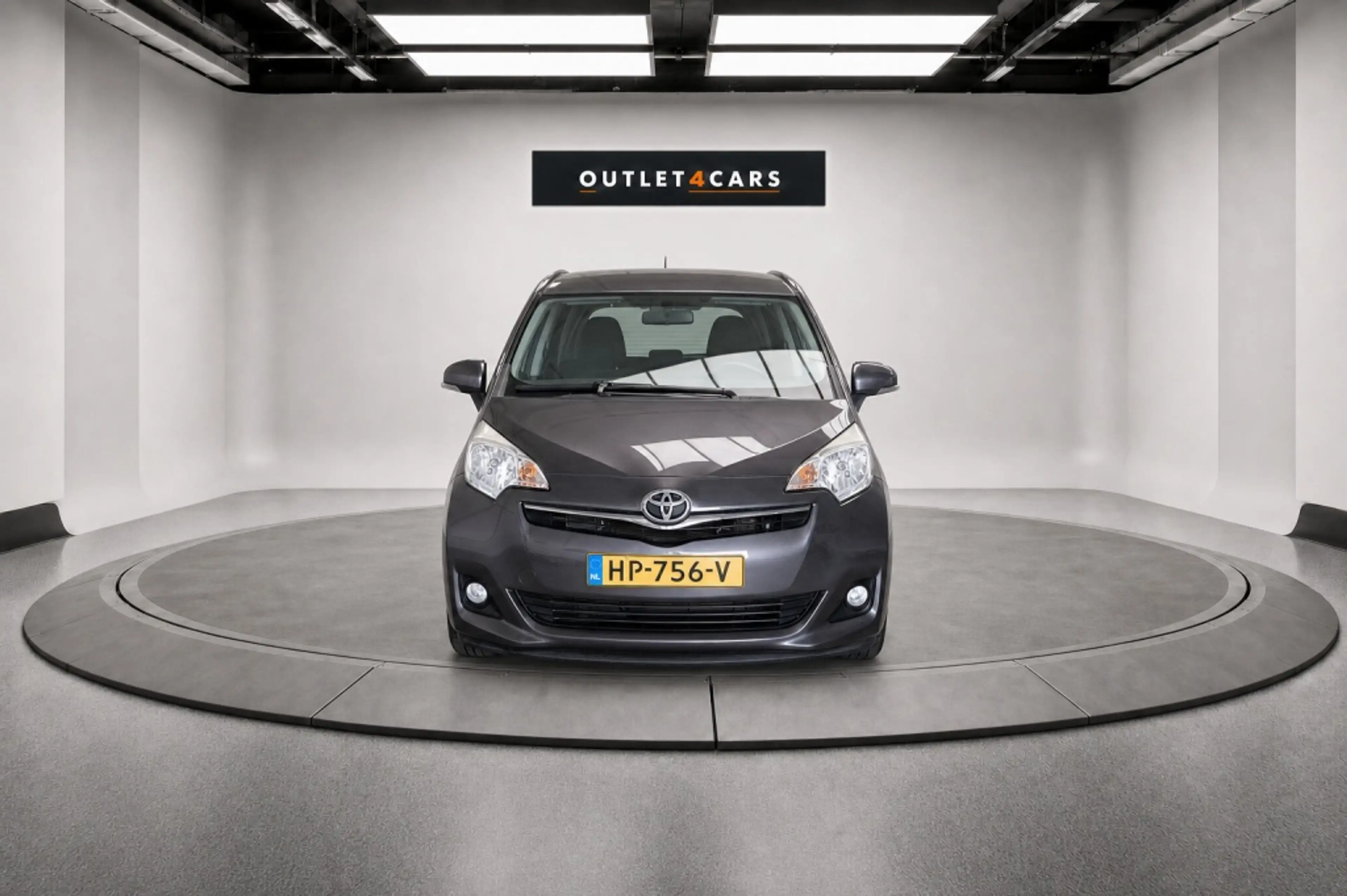 Toyota Verso-S 1.3 VVT-i Aspiration — photo 8