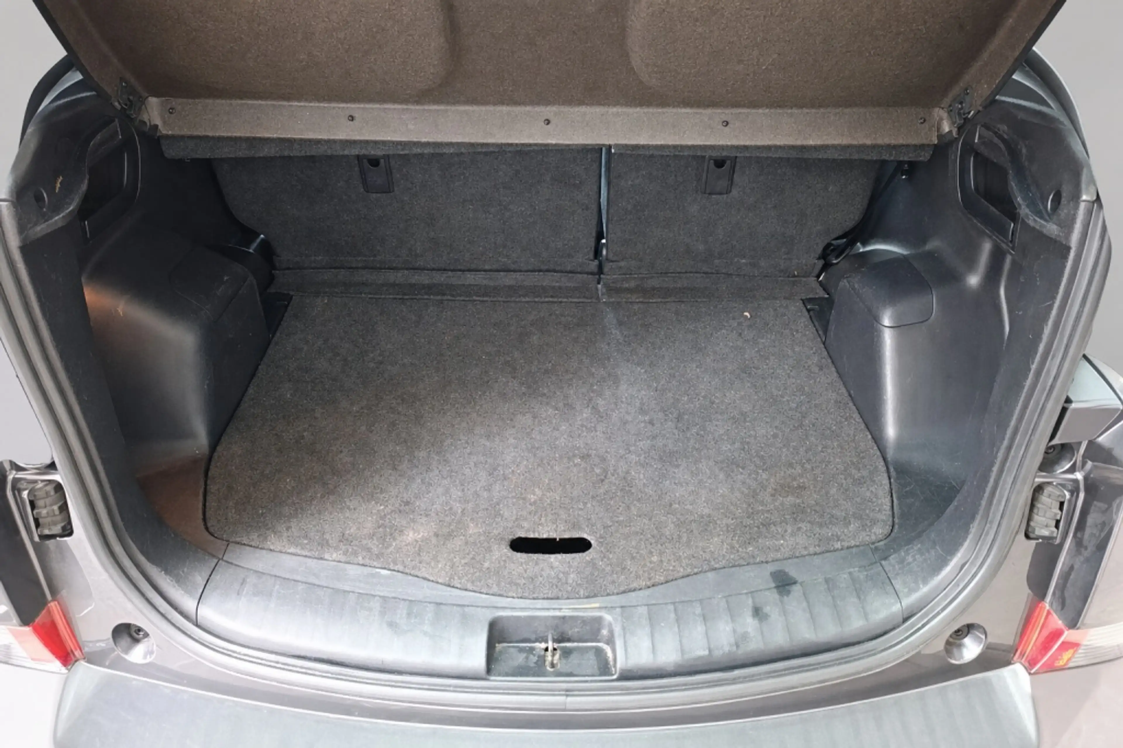 Toyota Verso-S 1.3 VVT-i Aspiration — photo 13