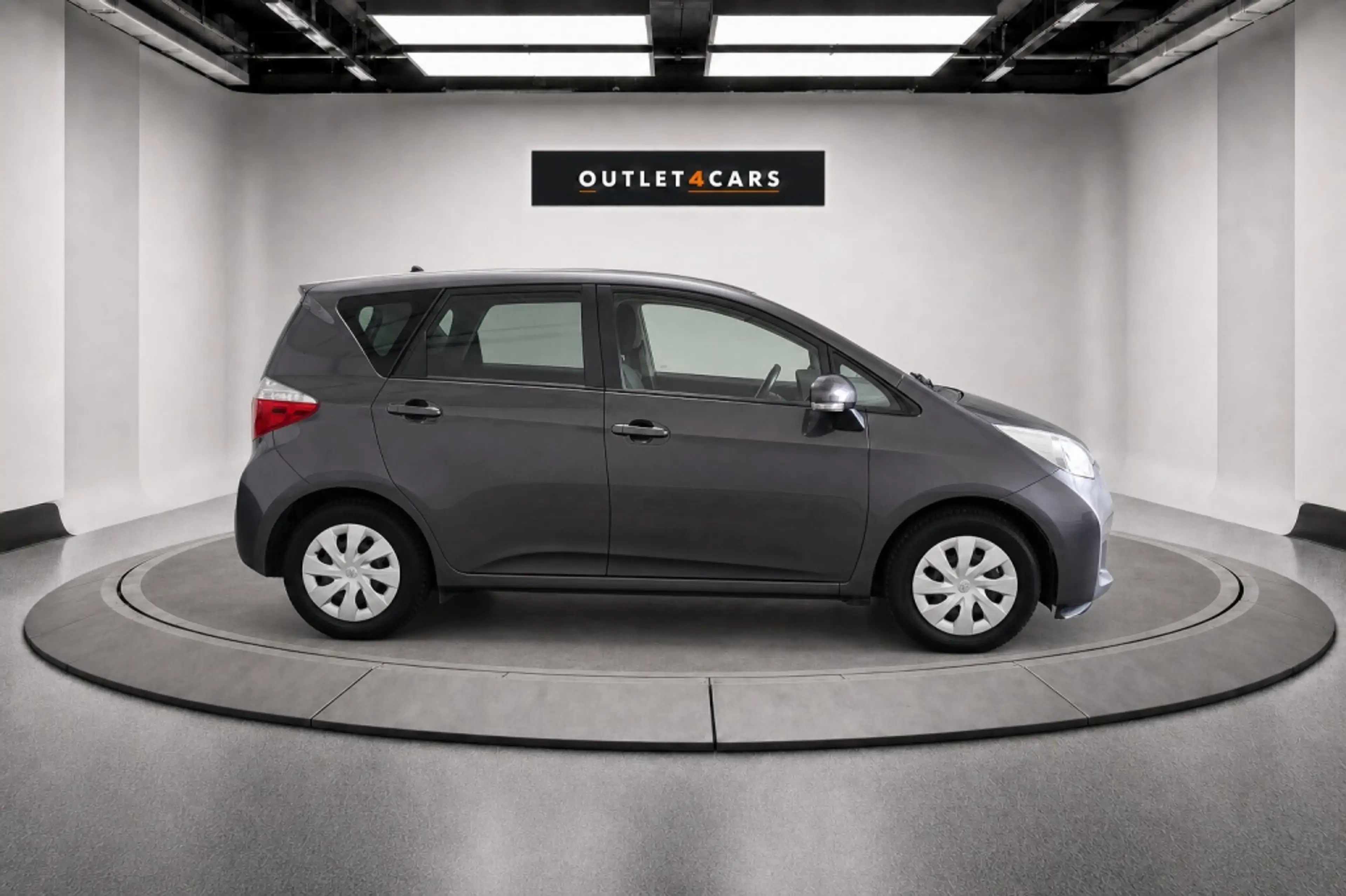 Toyota Verso-S 1.3 VVT-i Aspiration — photo 6