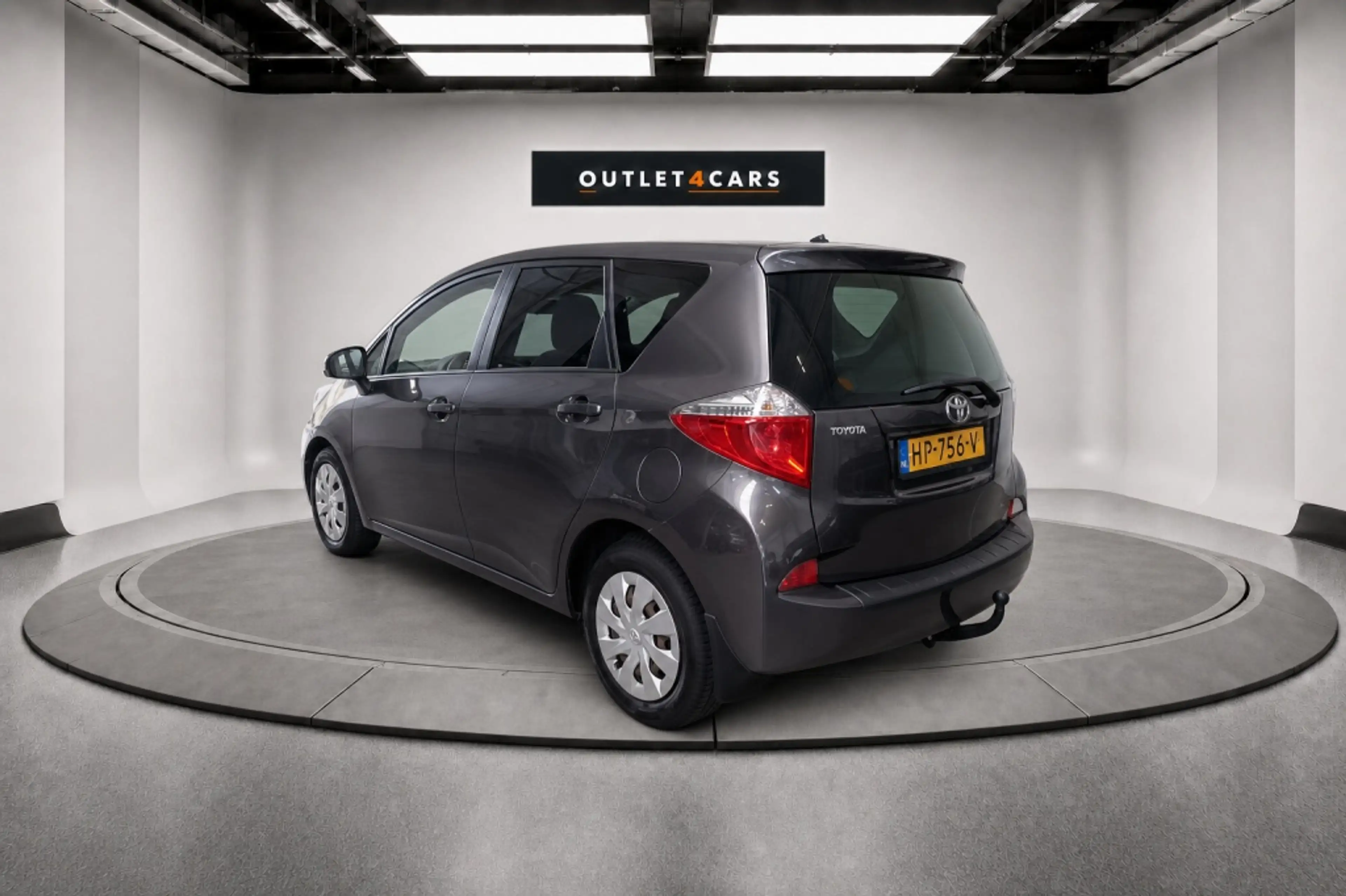 Toyota Verso-S 1.3 VVT-i Aspiration — photo 3
