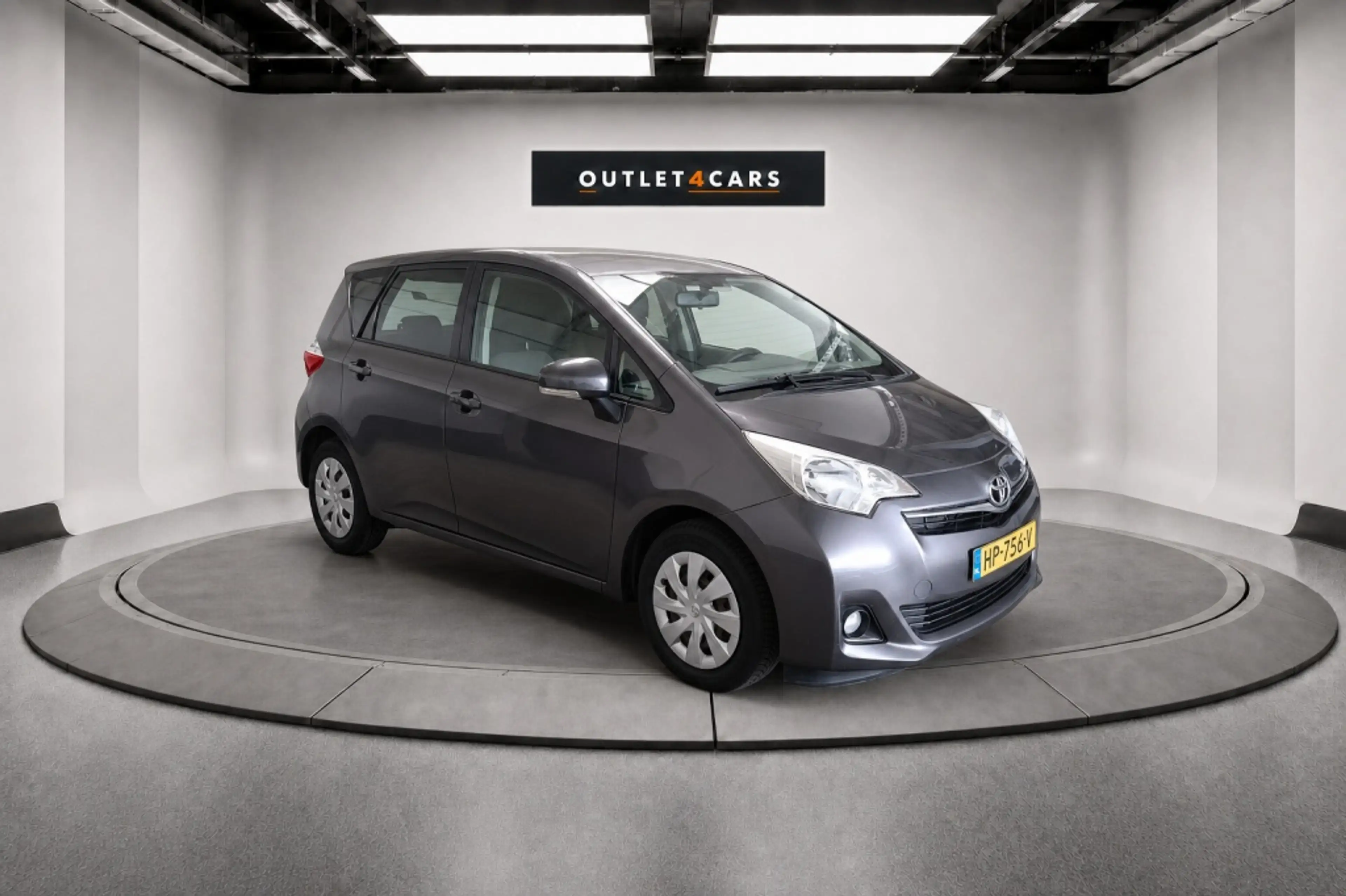 Toyota Verso-S 1.3 VVT-i Aspiration — photo 7