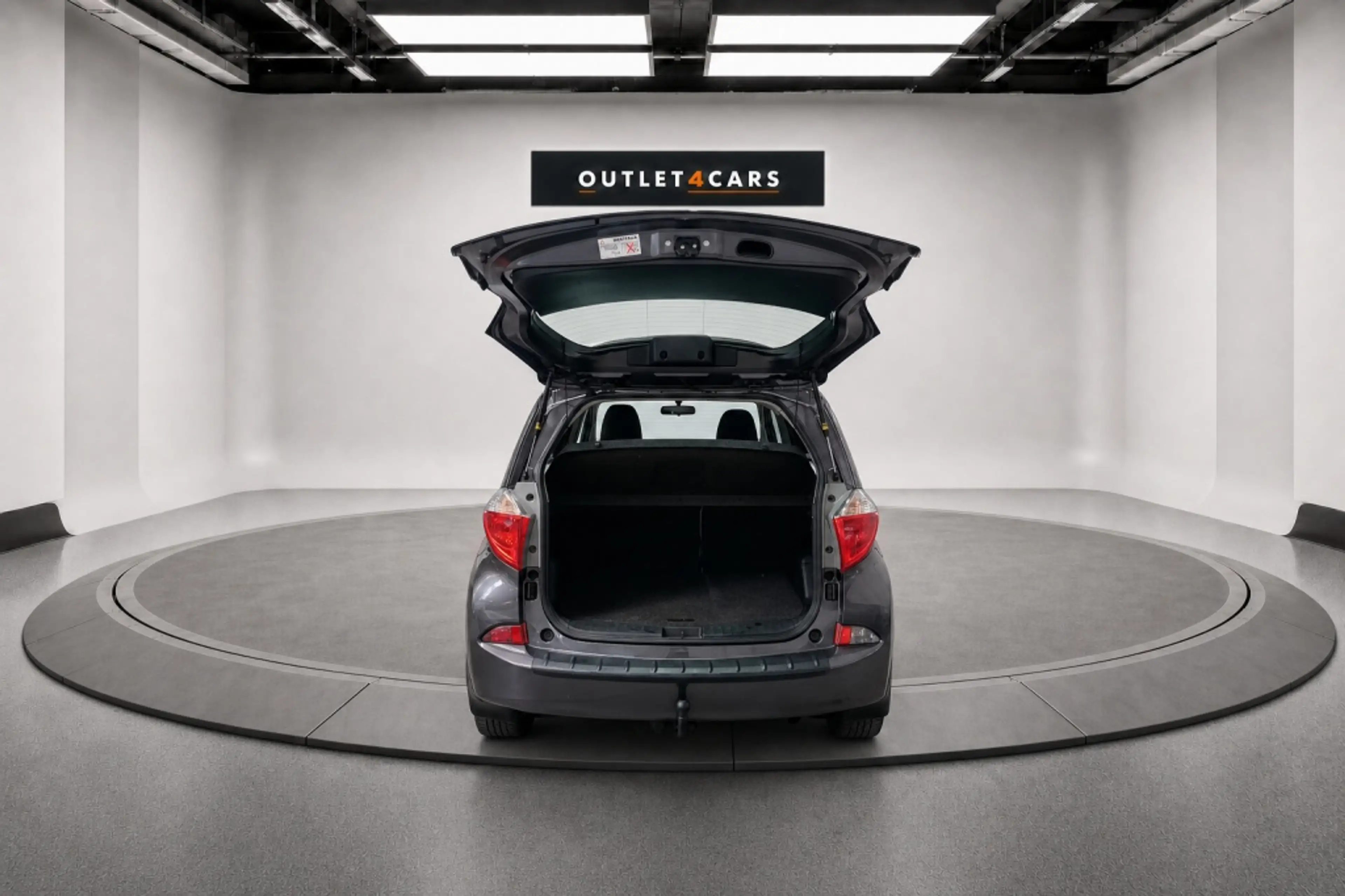 Toyota Verso-S 1.3 VVT-i Aspiration — photo 12