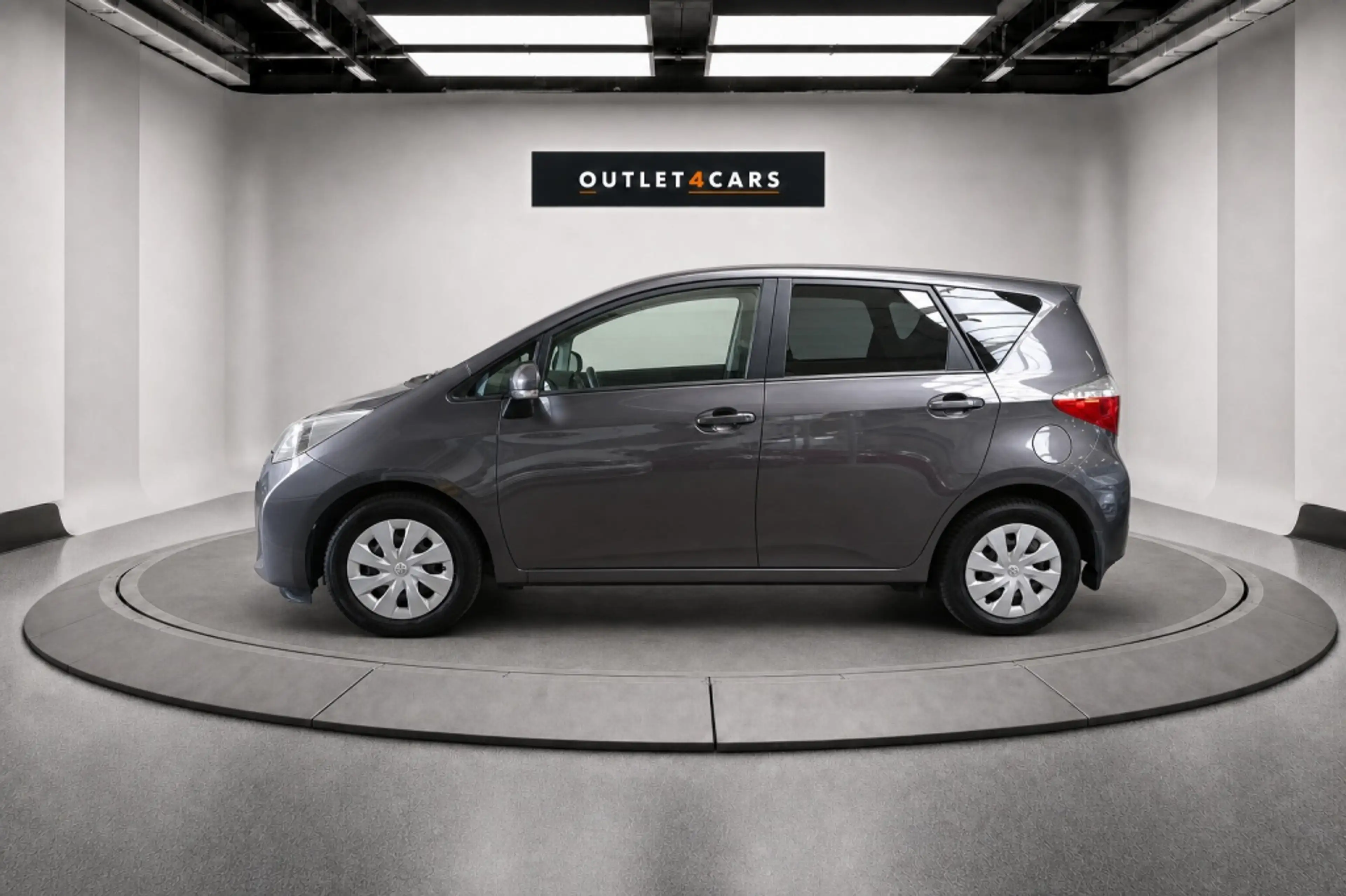 Toyota Verso-S 1.3 VVT-i Aspiration — photo 2