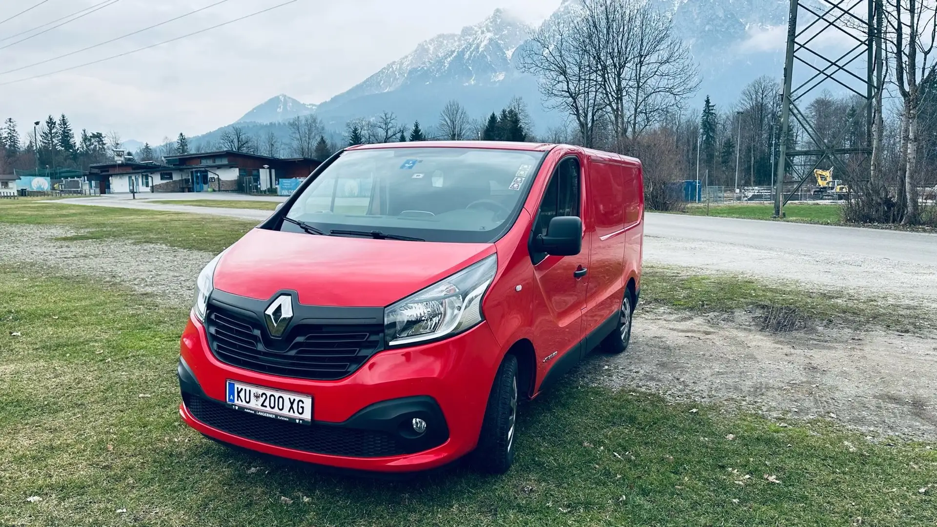 Renault Trafic Red - 1