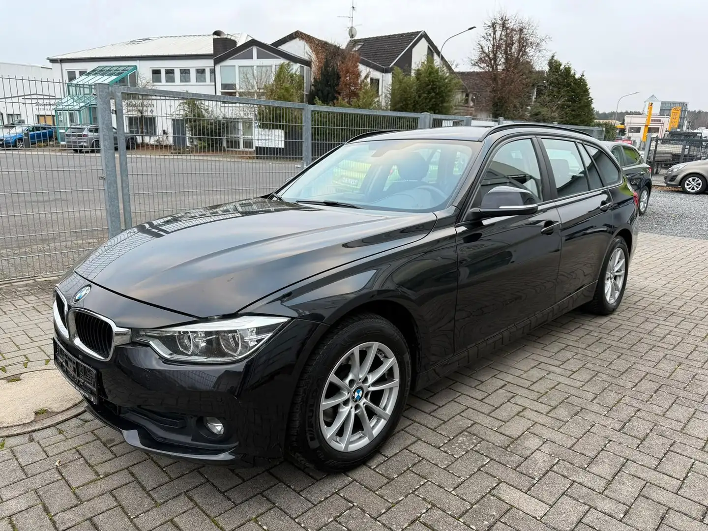 BMW 318 3 Touring 318 d Advantage Negro - 1