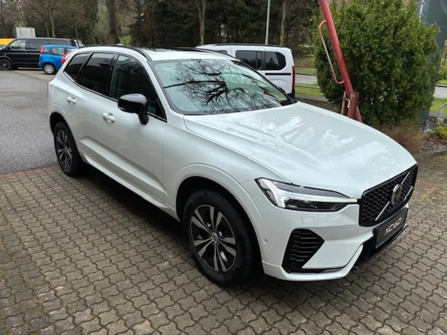 Volvo XC60 T6 AWD Recharge PHEV Ultimate Dark Geartronic Weiß - 1