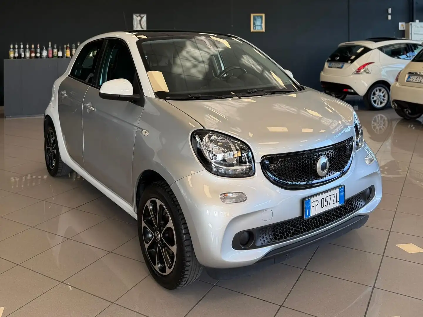 smart forFour Forfour II 2015 1.0 Passion 71cv twinamic Argento - 1
