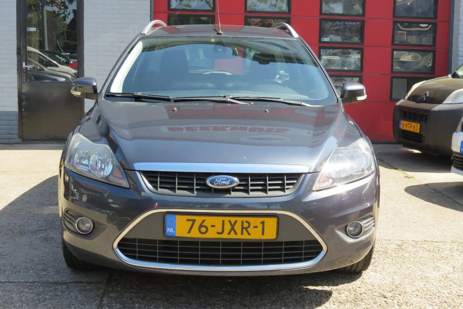 Ford Focus Wagon 1.8 Limited , AIRCO, Navi, PDC, Trekhaak Grijs - 2