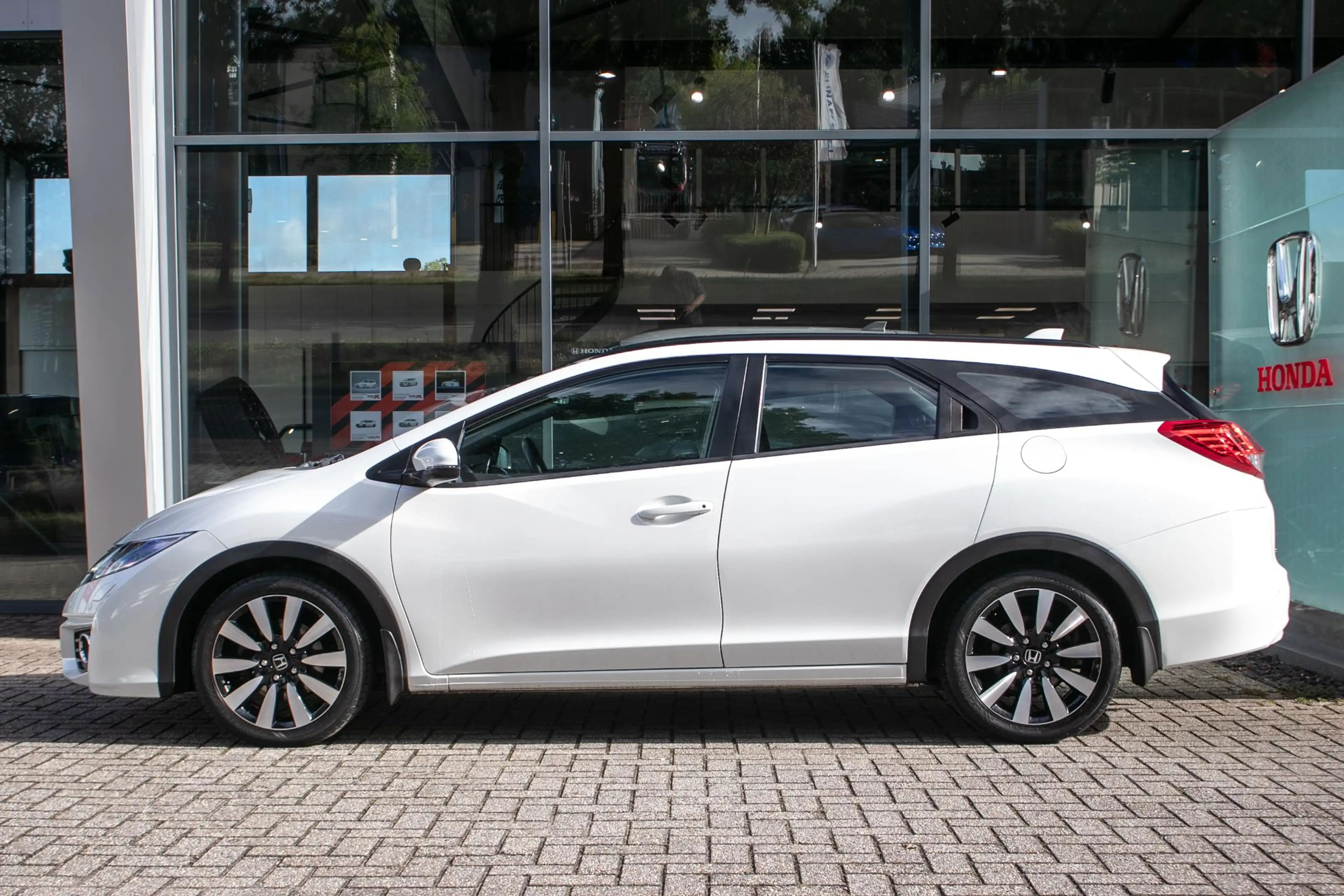 Honda Civic Tourer 1.8 Comfort — photo 2