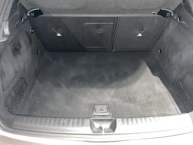 Mercedes-Benz Gla view 12