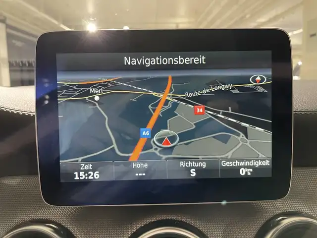 Mercedes-Benz Gla view 3