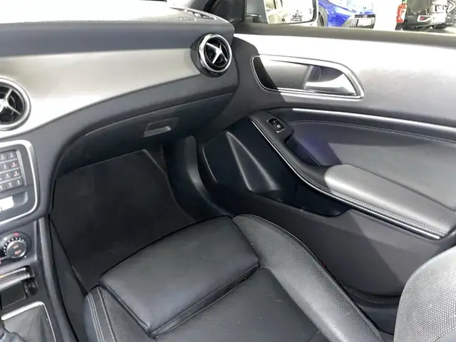 Mercedes-Benz Gla view 9