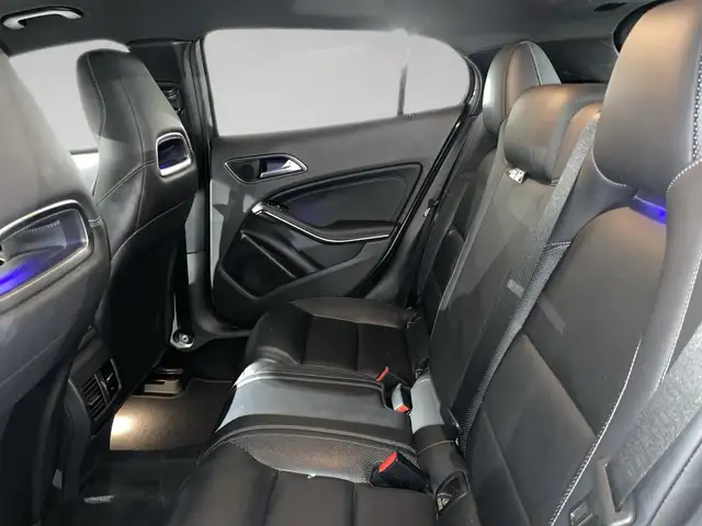 Mercedes-Benz Gla view 11