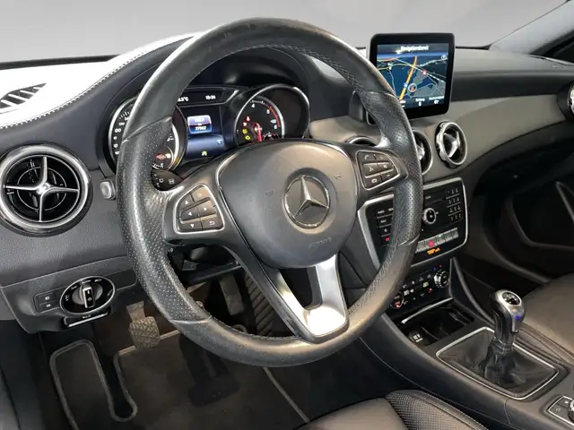Mercedes-Benz Gla view 8
