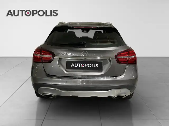 Mercedes-Benz Gla view 15